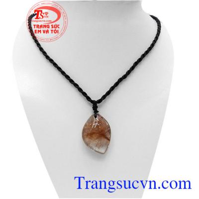 Mặt dây thạch anh tóc cá tính là sản phẩm thạch anh tóc thiên nhiên mang lại nhiều may mắn, sức khỏe cho người đeo