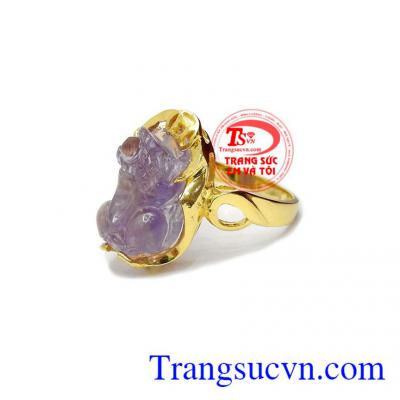 Thạch anh tím giúp giảm căng thẳng, mệt mỏi, chứng mất ngủ và đem lại nhiều may mắn cho người đeo