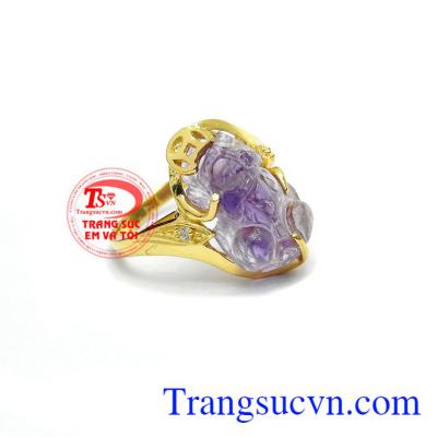 Thạch anh tím thiên nhiên được chế tác hình tỳ hưu mang lại nhiều may mắn trong công việc cho người đeo