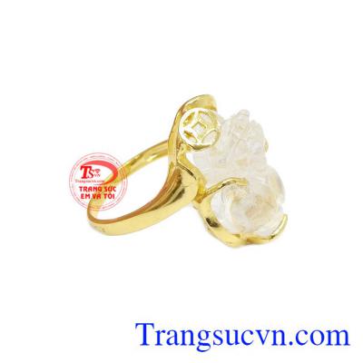 Tỳ hưu là linh vật hút tài hộc, giữ tiền của cho gia chủ luôn gặp may mắn.