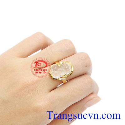 Còn thạch anh trắng cho não bộ tập trung, xua đuổi những điều xấu mang đến hạnh phúc cho người sử dụng.