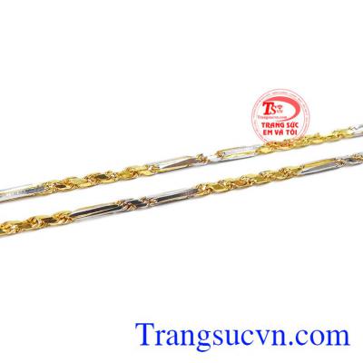 Sản phẩm là sự kết hợp giữa vàng trắng và vàng màu tạo giúp cho sản phẩm thêm ấn tượng hơn.