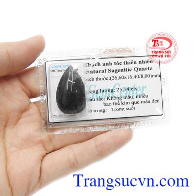 Mặt thạch anh tóc đen thích hợp làm mặt dây, sản phẩm có thể kết hợp cùng vàng hoặc bạc để giúp viên đá thêm bền đẹp hơn.