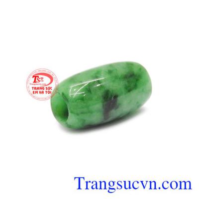 Trong phong thủy, ngọc cẩm thạch có tác dụng đem đến sự may mắn, bình an và tài lộc.