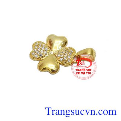 Mặt dây chuyền nữ vàng quý phái dễ kết hợp cùng nhiều kiểu dây chuyền vàng