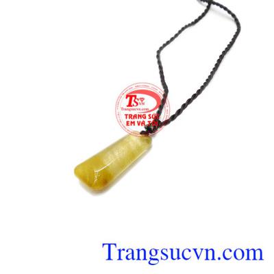 Đá thạch anh tóc vàng phù hợp với người mệnh thổ, mệnh kim