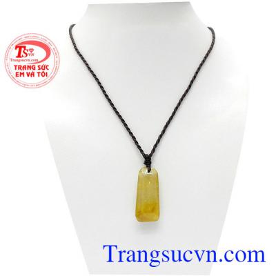 Mặt đá thạch anh tóc vàng thăng hoa tạo sự lan tỏa năng lượng cho chủ nhân giúp giảm bớt sự cô đơn, lấy lại sự lạc quan hỗ trợ điều trị chứng trầm cảm và niềm vui trong cuộc sống