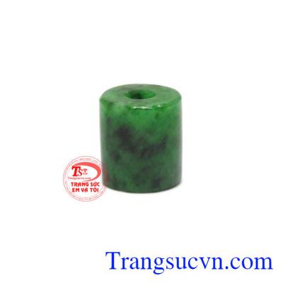 Mặt dây trụ cẩm thạch thiên nhiên mang màu sắc tươi sáng, đẹp mắt.