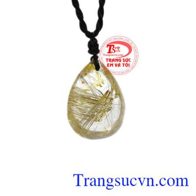 Trong phong thủy, thạch anh tóc vàng mang lại may mắn, tiền tài và công danh cho gia chủ