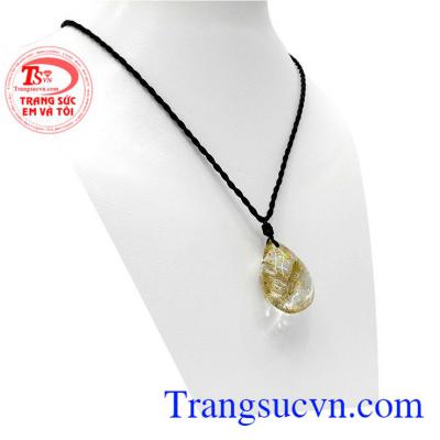 Sợi tóc trong đá càng thẳng, sắc nét, màu tóc ánh rực thì càng đẹp và giá trị