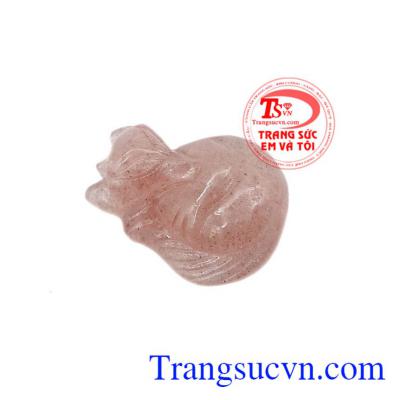 Mặt hồ ly thạch anh dâu được chế tác từ thạch anh dâu thiên nhiên.