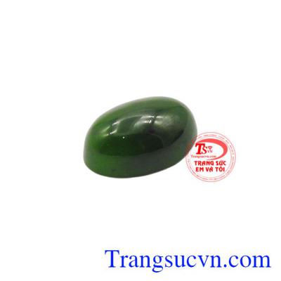 Đối với các thầy lang Trung Hoa xưa họ sử dụng ngọc Nephrite như là mội liều thuốc hữu hiệu để thanh lọc cơ thể, các cơ quan nội tạng. 