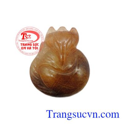 Mặt hồ ly thạch anh tóc thiên nhiên. 