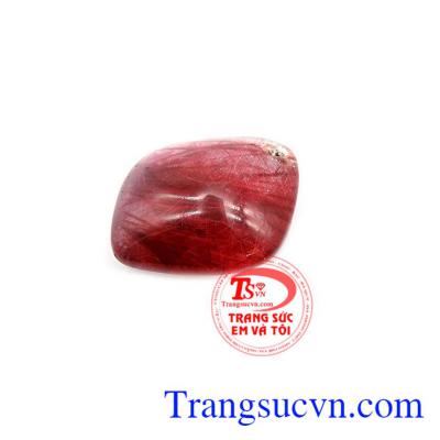 Mặt đá thạch anh tóc đỏ mang lại nhiều may mắn và niềm vui cho người sở hữu nó.
