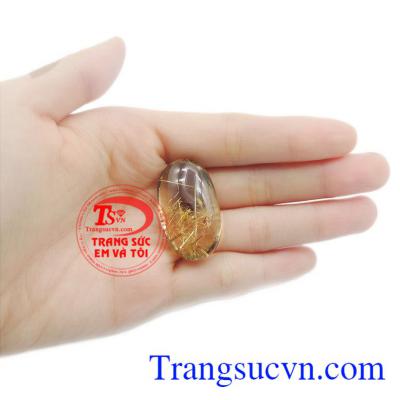 Mặt đá thạch anh tóc thiên nhiên. 