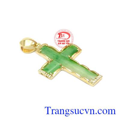 Sự kết hợp ngọc cẩm thạch thiên nhiên cùng vàng tây 14k giúp sản phẩm được bảo vệ, bền đẹp hơn