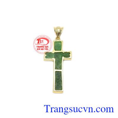Mặt dây thánh giá cẩm thạch yêu thương được chế tác và thiết kế sang trọng, tinh tế.