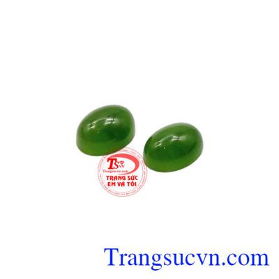 Suốt chiều dài lịch sử mênh mông từ 5 000 năm qua vua chúa Trung Hoa không ngừng say mê ngọc vì họ tin rằng thứ đá quý này giúp họ luôn cường tráng và trường thọ.