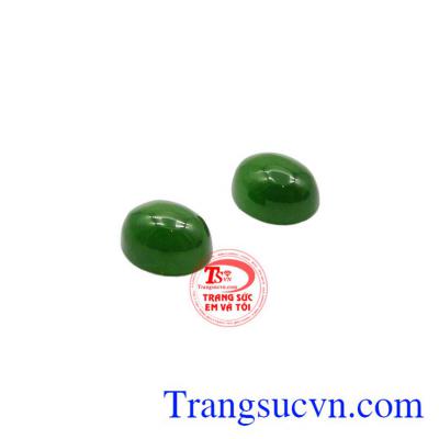 Đá Nephrite có tác dụng đem lại may mắn, giúp chủ nhân tránh được vận xui, chống tà ma và các nguy hiểm rình rập.
