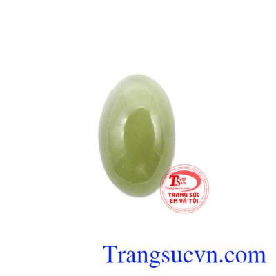 Mặt Nephrite đại cát biểu hiện cho lòng dũng cảm và sự khiêm tốn.
