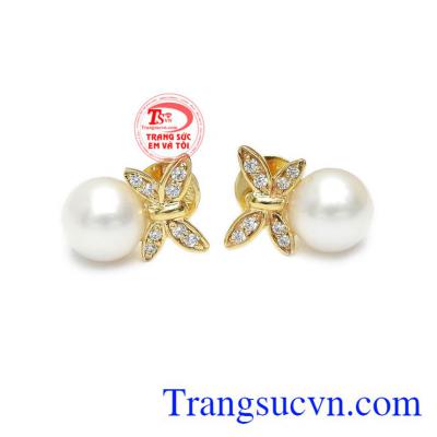 Hoa tai ngọc trai hồ điệp được thiết kế với những đường nét vô cùng tinh tế và quyến rũ.