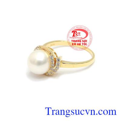 Viên ngọc trai đẹp với màu sắc và hình dáng tự nhiên mang đến vẻ đẹp sang trọng