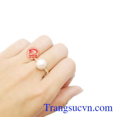 Nhẫn Ngọc Trai Phú Quý là món đồ trang sức có giá trị cao, cùng vẻ đẹp sang trọng