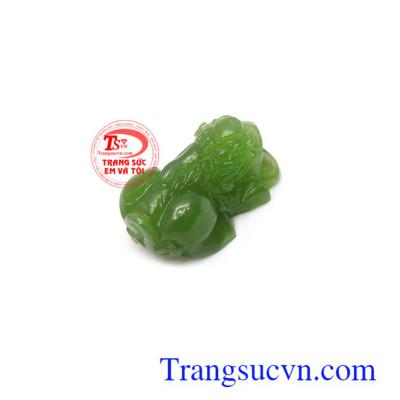 Mặt tỳ hưu Nephrite cát tường chạm khắc tinh xảo, sắc nét, màu sắc tươi sáng