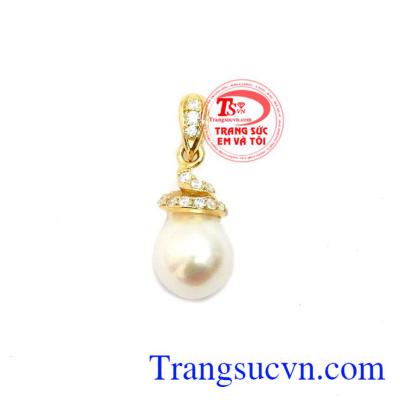 Mặt Dây Ngọc Trai Đẹp Sang Trọng là sản phẩm được chế tác tinh tế và gắn đá Cz xung quanh làm nổi bật viên ngọc trai sáng bóng