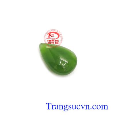Mặt ngọc nephrite tài lộc là biểu tượng của sức khỏe, vận may và tài lộc, giúp người đeo tránh được những rủi ro, không may, mang lại bình an và hạnh phúc