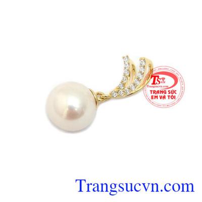 Những viên ngọc trai sáng bóng, ánh màu luôn thu hút chị em phụ nữ và là phụ kiện thời trang yêu thích