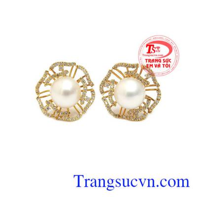 Hoa Tai Ngọc Trai San Hô là món đồ trang sức không thể thiếu của phái đẹp