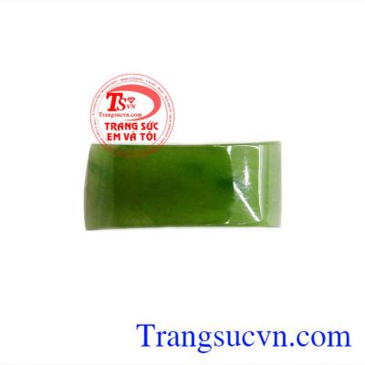 Mặt yên ngựa tài lộc được chế tác từ ngọc cẩm thạch mang đến may mắn và tài lộc cho chủ nhân