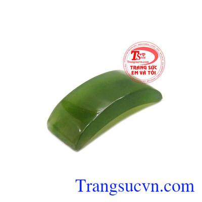 Ngọc cẩm thạch là biểu trưng của lòng bao dung, dũng cảm, khiêm nhường,mang đến sự thông thái vững tâm cho chủ nhân