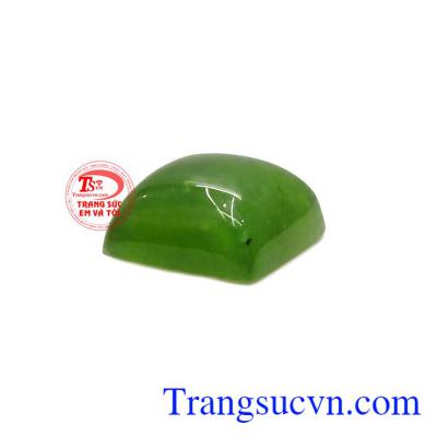 Từ xa xưa Người mang ngọc cẩm thạch phải thuộc hoàng tôc, bậc quyền quý, chỉ những người giàu có mới có thể sở hữu chúng