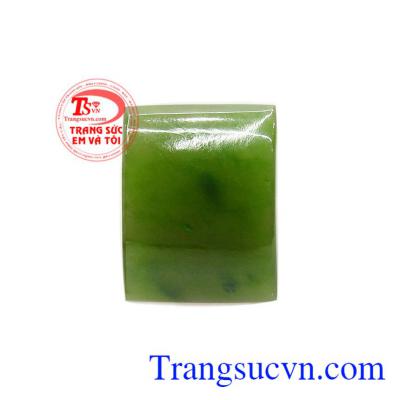 Mặt yên ngựa hoàng đế chế được chế tác từ ngọc cẩm thạch mang đầy năng lượng sống giúp chủ nhân toát lên vẻ uy quyền dũng mãnh