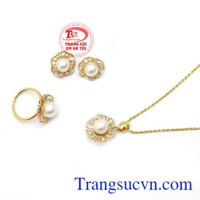 Bộ Trang Sức Ngọc Trai San Hô mang đến vẻ đẹp sang trọng, tinh tế, thanh lịch cho người đeo