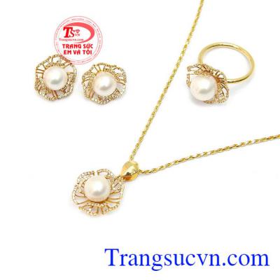 Nhẫn Ngọc Trai San Hô Đẹp là sản phẩm được chế tác 3D theo công nghệ mới, sản phẩm tinh xảo, tỉ mỉ, kiểu dáng sang trọng, tinh tế