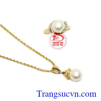 Bộ Trang Sức Ngọc Trai Sang Trọng được chế tác tinh xảo, kiểu dáng thời trang