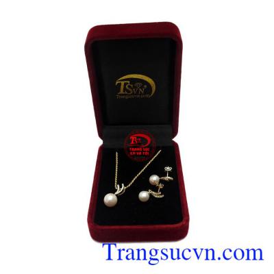 Những viên ngọc trai sáng bóng, ánh màu luôn thu hút chị em phụ nữ và là phụ kiện thời trang yêu thích