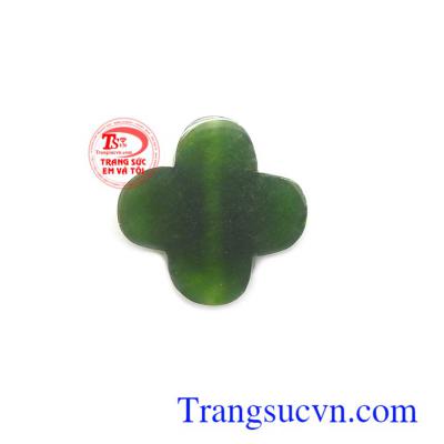 Mặt nephrite cỏ bốn lá may mắn