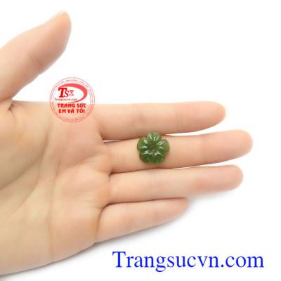 Mặt ngọc bích thiên nhiên chạm hoa hồng thời trang, sang trọng