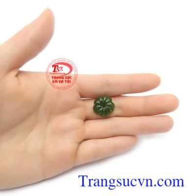Mặt ngọc nephrite hoa hồng thiên nhiên sang trọng và thời trang