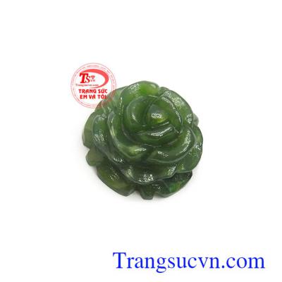 Mặt ngọc nephrite cát lộc là biểu tượng của sức khỏe, vận may và tài lộc, giúp người đeo tránh được những rủi ro, không may, mang lại bình an và hạnh phúc
