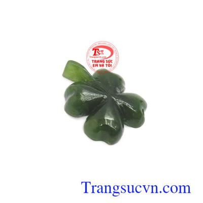 Mặt ngọc bích cỏ bốn lá bình an là món quà tuyệt vời dành tặng người yêu thương