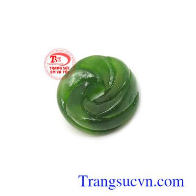 Mặt ngọc nephrite hưng thịnh được mọi người ưa chuộng sử dụng như lá bùa hộ mệnh cho bản thân