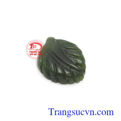 Mặt ngọc nephrite chiêu tài là biểu tượng cho sức khỏe, sự may mắn và bình an trong cuộc sống, là món quà tặng tuyệt vời cho người yêu thương những dịp ý nghĩa