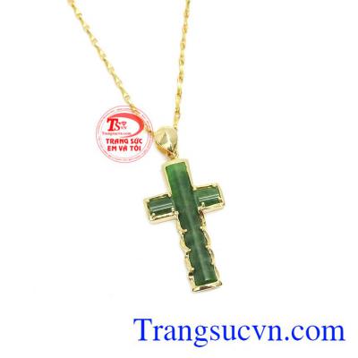 Sự kết hợp vàng tây 14k và ngọc cẩm thạch giúp cho bộ trang sức càng thêm phần giá trị.