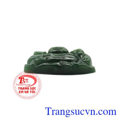 Mặt Phật Di Lặc Nephrite được dùng làm mặt dây chuyền.
