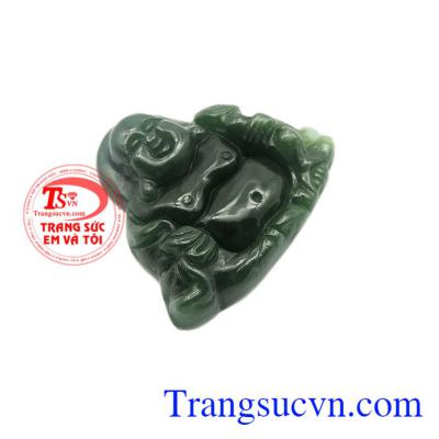 Là sản phẩm được làm từ ngọc Nephrite chất lượng, được chạm khắc đẹp.